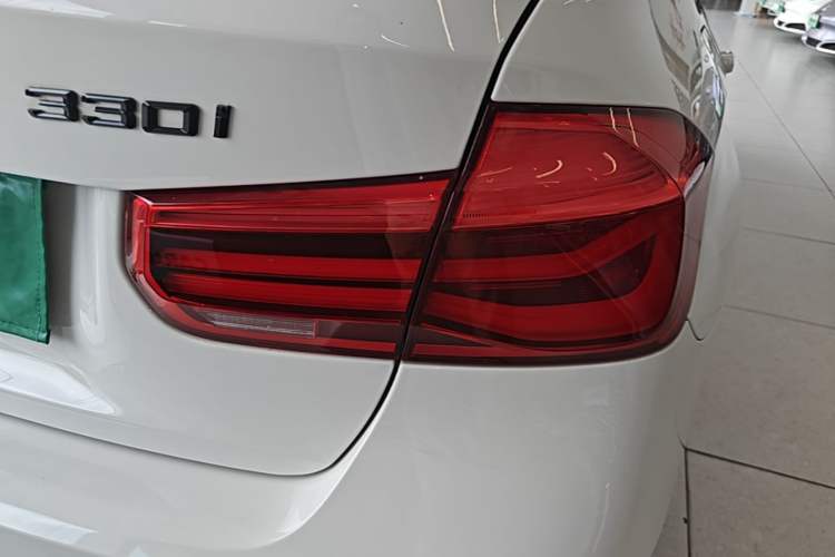 Used BMW 3 Series 2018 320i M Sport Package Right Rear Taillight