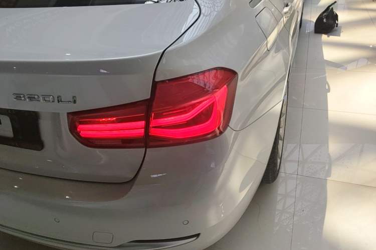 Used BMW 3 Series 2018 320Li Fashion Model Right Rear Taillight