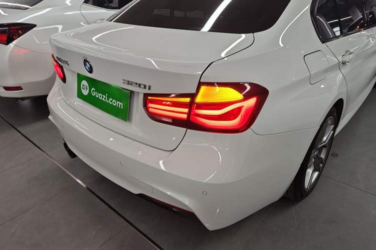 Used BMW 3 Series 2018 320i M Sport Night Edition Right Rear Taillight