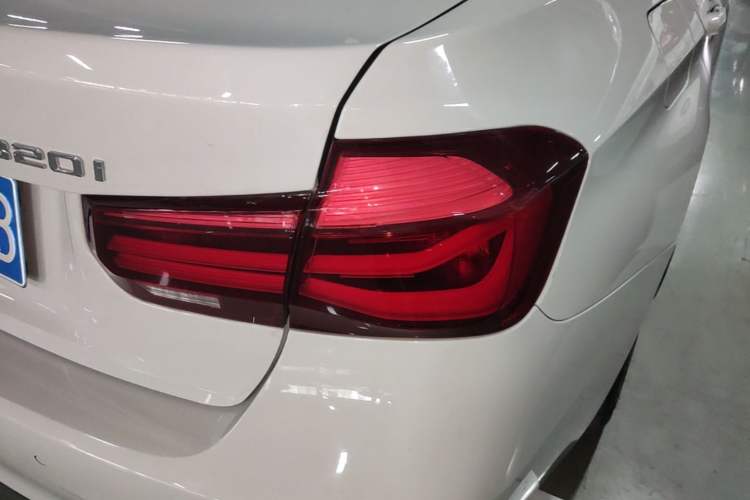 Used BMW 3 Series 2018 320i M Sport Night Edition Right Rear Taillight