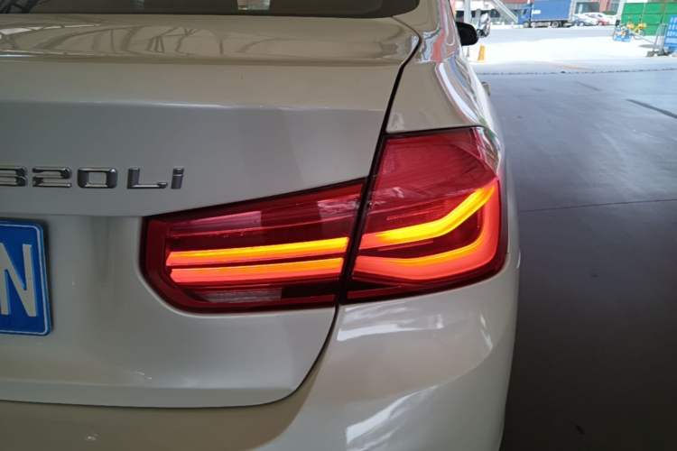 Used BMW 3 Series 2018 320Li Fashion Model Right Rear Taillight