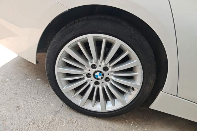 Used BMW 3 Series 2018 320Li Fashion Model Right Rear Wheel Hub
