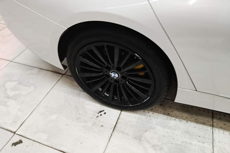 Used BMW 3 Series 2018 320Li Fashion Model Right Rear Wheel Hub