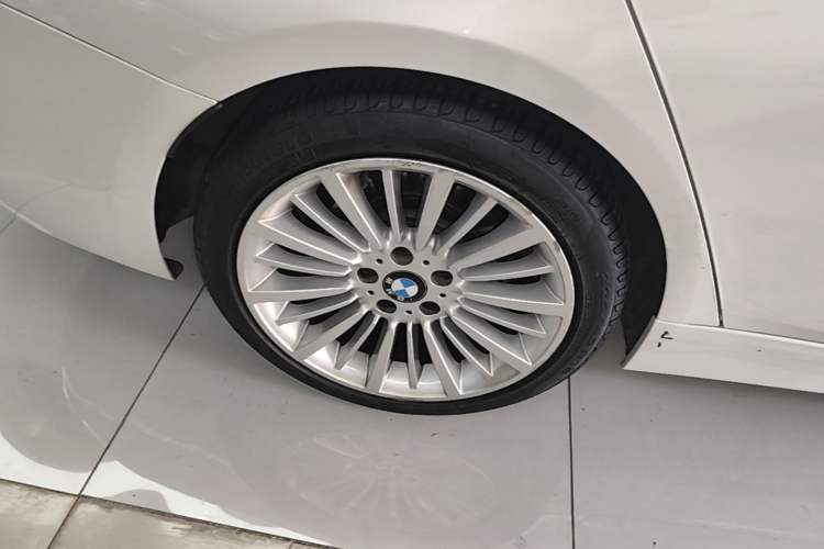 Used BMW 3 Series 2018 320Li Fashion Model Right Rear Wheel Hub
