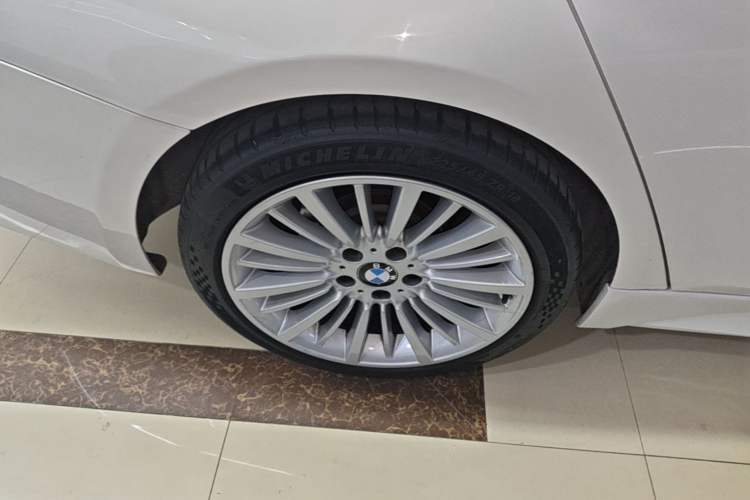 Used BMW 3 Series 2018 320Li Fashion Model Right Rear Wheel Hub
