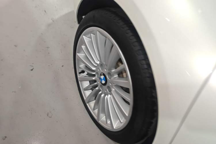 Used BMW 3 Series 2018 320Li Fashion Model Right Rear Wheel Hub