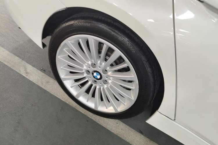 Used BMW 3 Series 2018 320Li Fashion Model Right Rear Wheel Hub