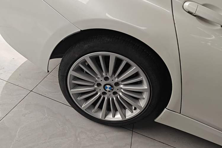Used BMW 3 Series 2018 320Li Fashion Model Right Rear Wheel Hub
