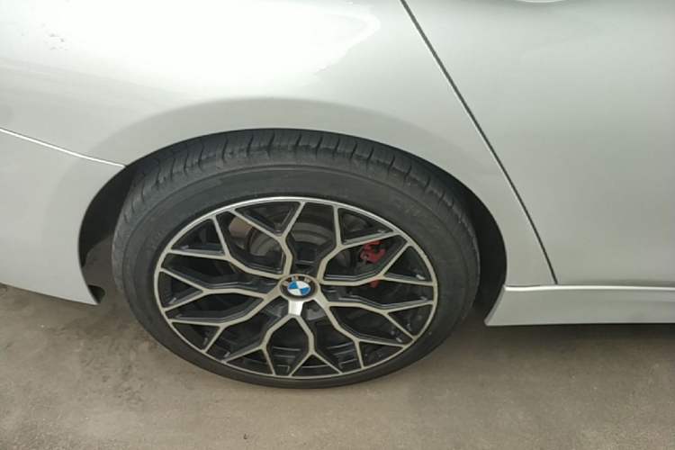 Used BMW 3 Series 2018 320Li Fashion Model Right Rear Wheel Hub