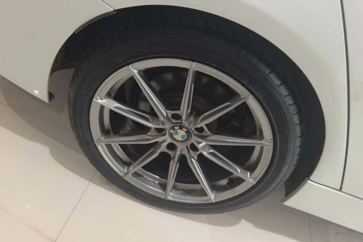 Used BMW 3 Series 2018 320Li Fashion Model Right Rear Wheel Hub