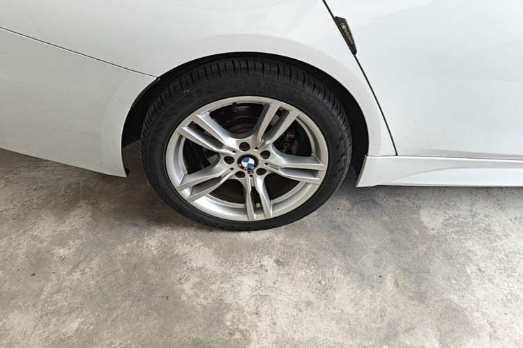 Used BMW 3 Series 2018 320i M Sport Package Right Rear Wheel Hub