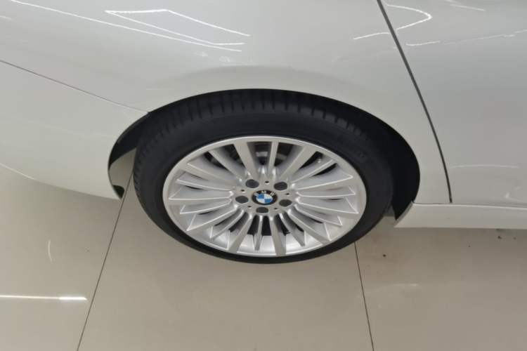 Used BMW 3 Series 2018 320Li Fashion Model Right Rear Wheel Hub