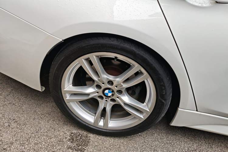 Used BMW 3 Series 2018 320Li Leading Model M Sport Package Right Rear Wheel Hub