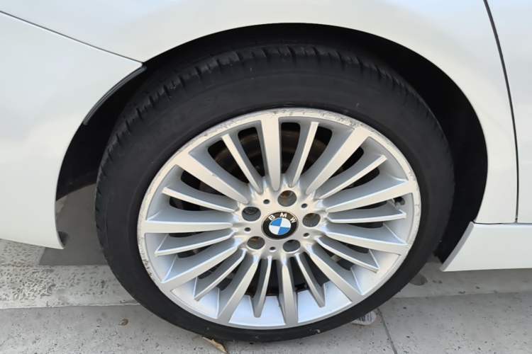 Used BMW 3 Series 2018 320Li Fashion Model Right Rear Wheel Hub