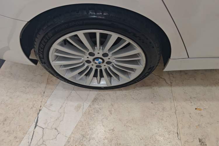 Used BMW 3 Series 2018 320Li Fashion Model Right Rear Wheel Hub
