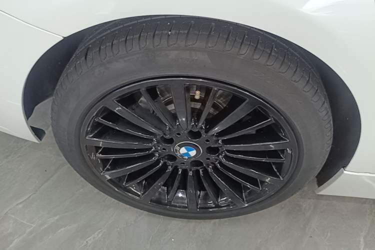 Used BMW 3 Series 2018 320Li Fashion Model Right Rear Wheel Hub