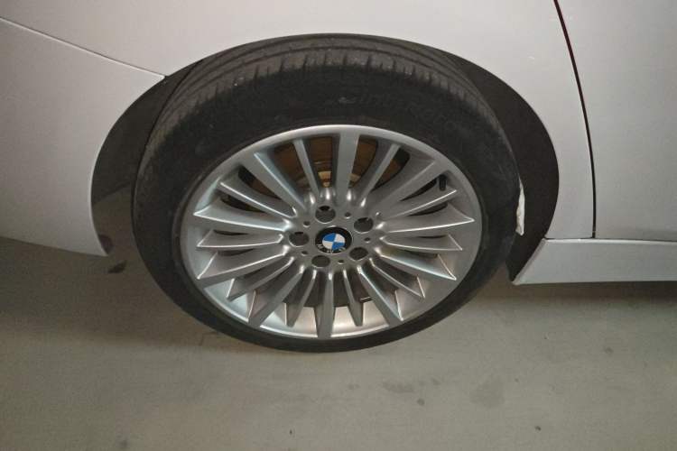 Used BMW 3 Series 2018 320Li Fashion Model Right Rear Wheel Hub