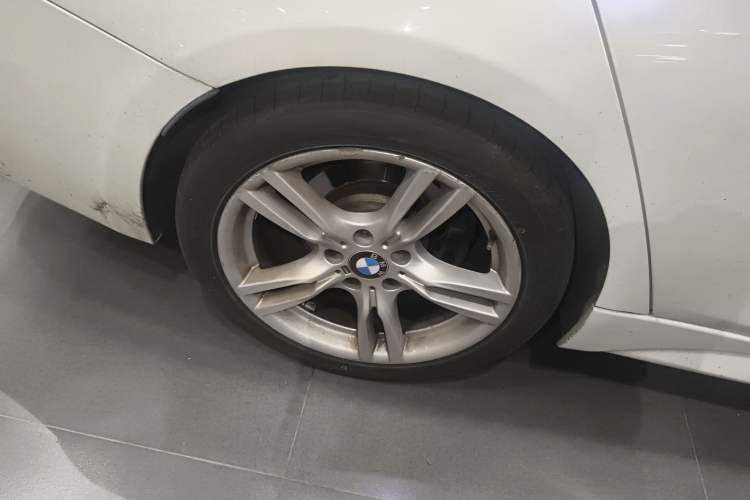 Used BMW 3 Series 2018 320Li Leading Model M Sport Package Right Rear Wheel Hub