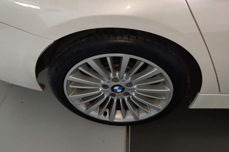 Used BMW 3 Series 2018 320Li Fashion Model Right Rear Wheel Hub