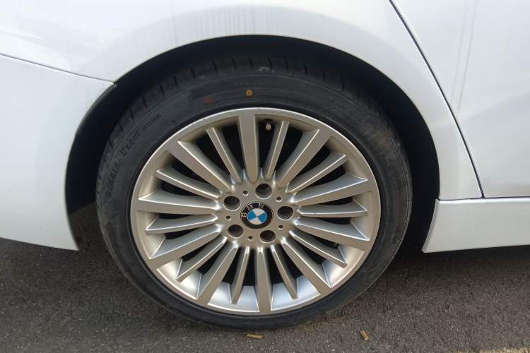 Used BMW 3 Series 2018 320Li Fashion Model Right Rear Wheel Hub