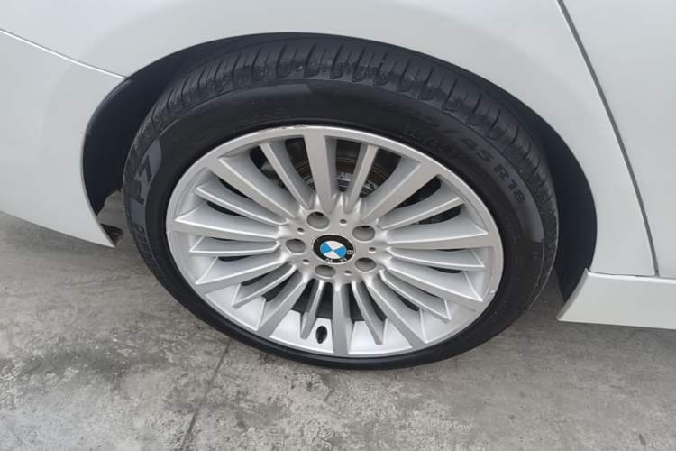 Used BMW 3 Series 2018 320Li Fashion Model Right Rear Wheel Hub