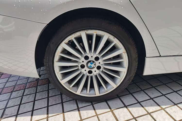Used BMW 3 Series 2018 320Li Fashion Model Right Rear Wheel Hub