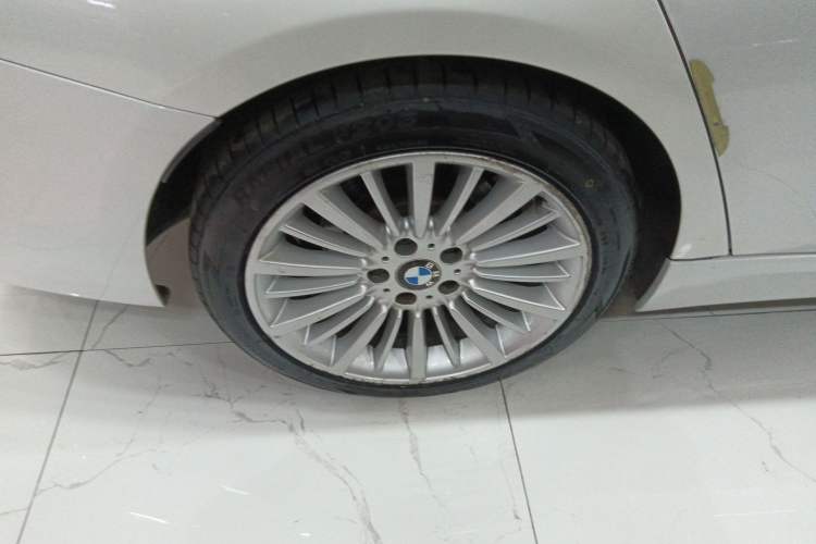 Used BMW 3 Series 2018 320Li Fashion Model Right Rear Wheel Hub