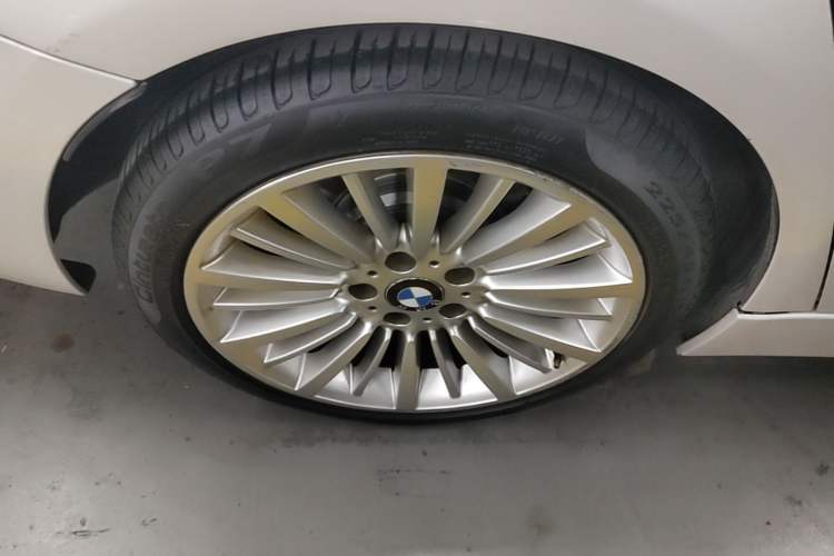 Used BMW 3 Series 2018 320Li Fashion Model Right Rear Wheel Hub