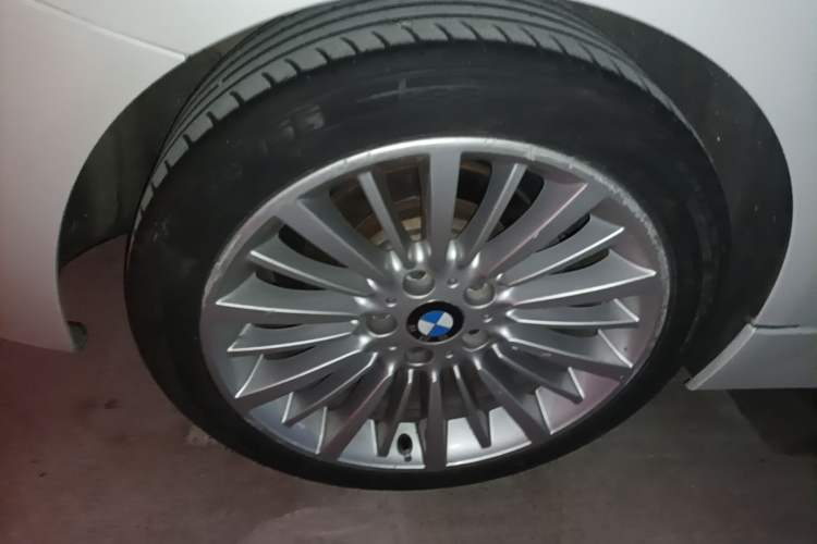Used BMW 3 Series 2018 320Li Fashion Model Right Rear Wheel Hub