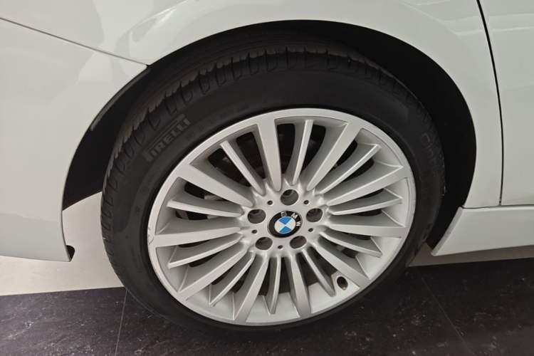 Used BMW 3 Series 2018 320Li Fashion Model Right Rear Wheel Hub
