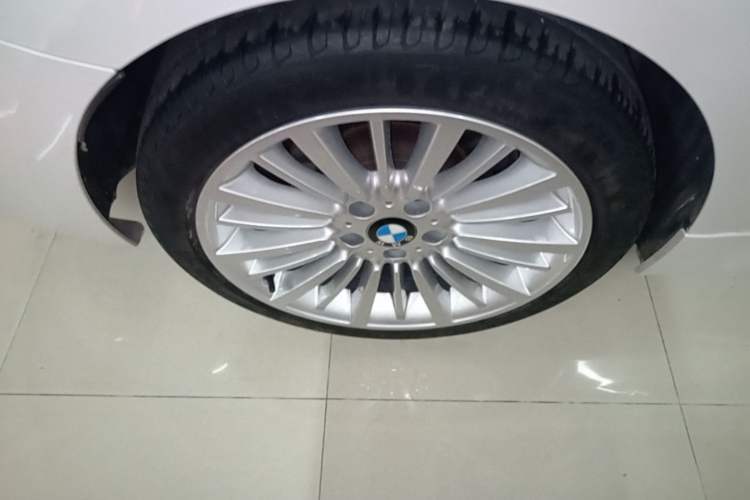 Used BMW 3 Series 2018 320Li Fashion Model Right Rear Wheel Hub