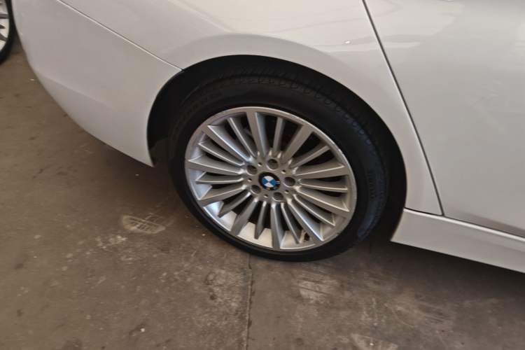 Used BMW 3 Series 2018 320Li Fashion Model Right Rear Wheel Hub