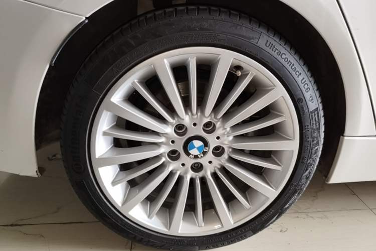 Used BMW 3 Series 2018 320Li Fashion Model Right Rear Wheel Hub