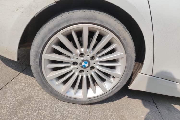 Used BMW 3 Series 2018 320Li Fashion Model Right Rear Wheel Hub
