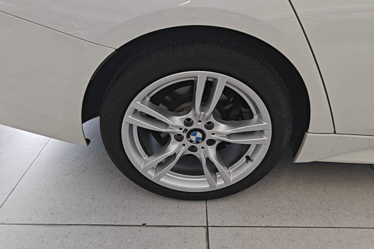 Used BMW 3 Series 2018 320i M Sport Package Right Rear Wheel Hub