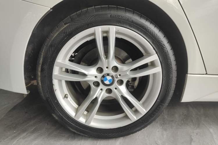 Used BMW 3 Series 2018 320Li Leading Model M Sport Package Right Rear Wheel Hub