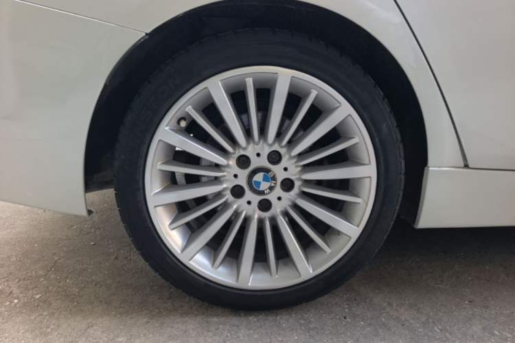 Used BMW 3 Series 2018 320Li Fashion Model Right Rear Wheel Hub