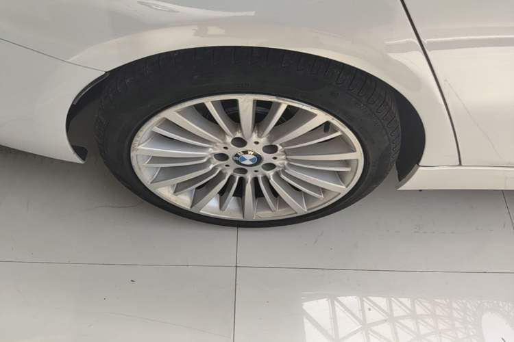 Used BMW 3 Series 2018 320Li Fashion Model Right Rear Wheel Hub
