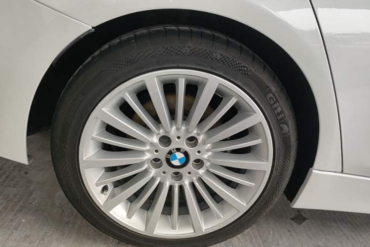 Used BMW 3 Series 2018 320Li Fashion Model Right Rear Wheel Hub