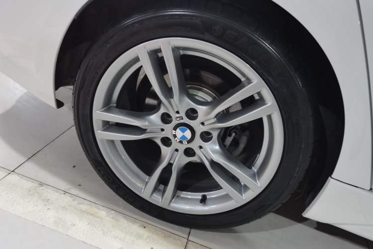 Used BMW 3 Series 2018 320Li Leading Model M Sport Package Right Rear Wheel Hub