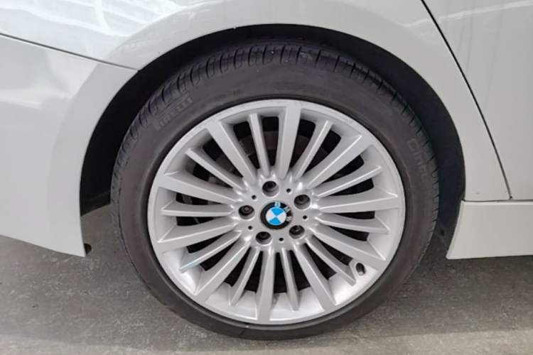 Used BMW 3 Series 2018 320Li Fashion Model Right Rear Wheel Hub
