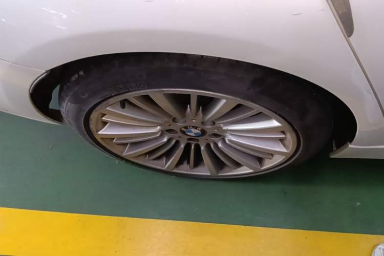 Used BMW 3 Series 2018 320Li Fashion Model Right Rear Wheel Hub