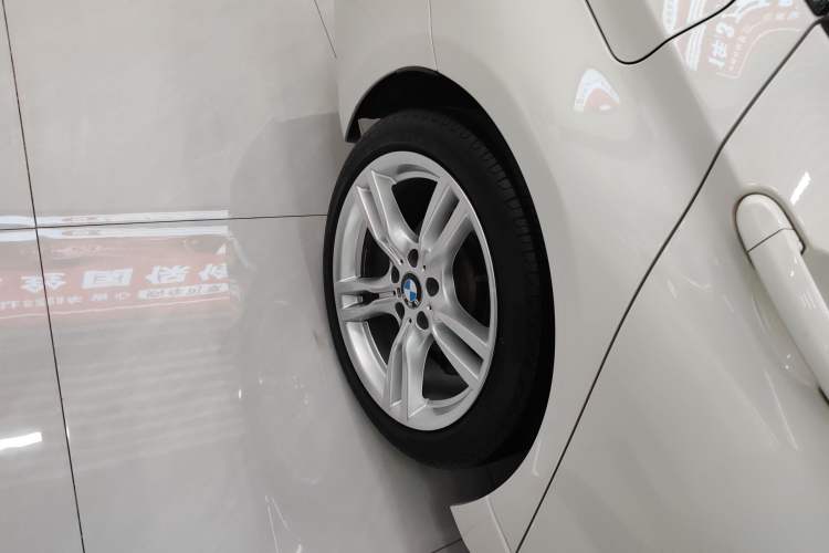 Used BMW 3 Series 2018 320Li Leading Model M Sport Package Right Rear Wheel Hub