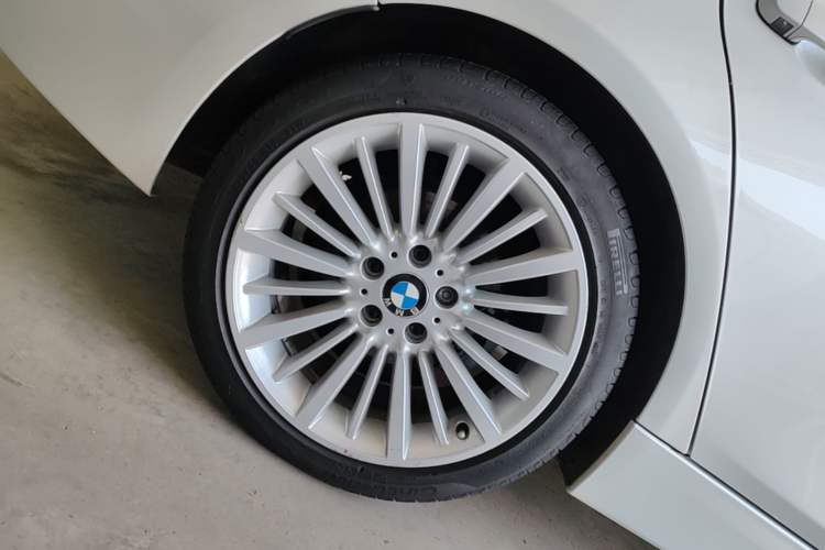 Used BMW 3 Series 2018 320Li Fashion Model Right Rear Wheel Hub