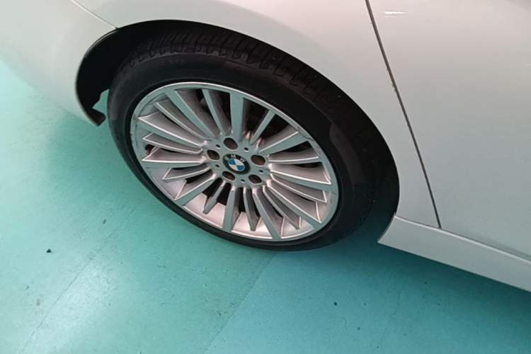 Used BMW 3 Series 2018 320Li Fashion Model Right Rear Wheel Hub