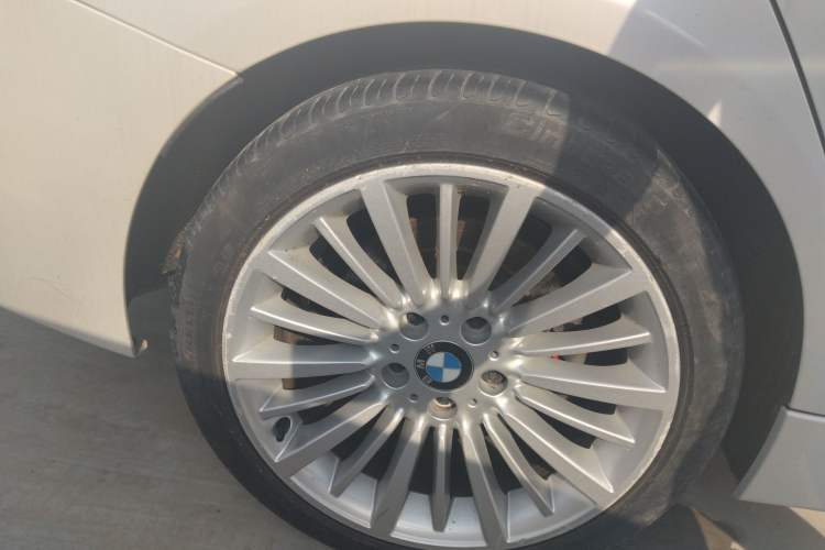 Used BMW 3 Series 2018 320Li Fashion Model Right Rear Wheel Hub