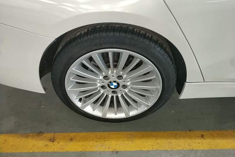 Used BMW 3 Series 2018 320Li Fashion Model Right Rear Wheel Hub