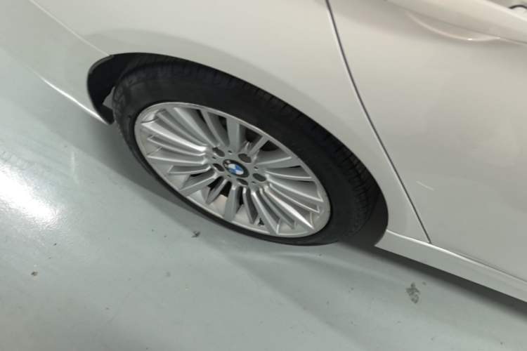 Used BMW 3 Series 2018 320Li Fashion Model Right Rear Wheel Hub