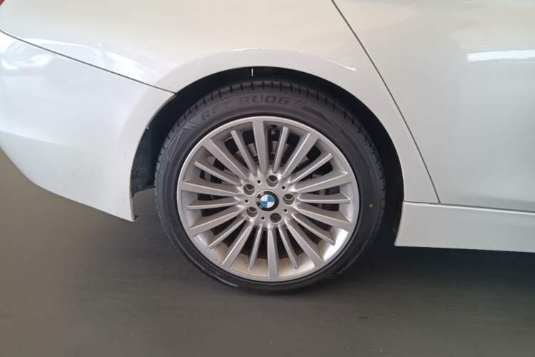Used BMW 3 Series 2018 320Li Fashion Model Right Rear Wheel Hub