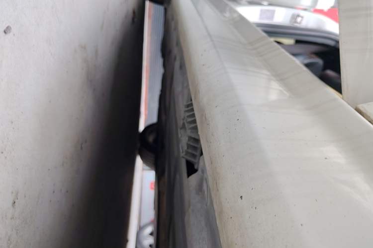 Used BMW 3 Series 2018 320i M Sport Package Right Side Sill
